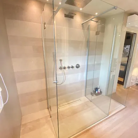 Homestay Design & Mountain View Bedroom Aosta