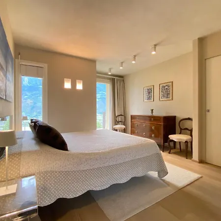 ホームステイ Design & Mountain View Bedroom *