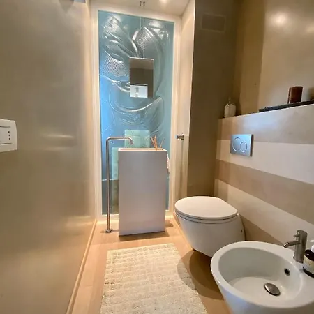 Design & Mountain View Bedroom Homestay