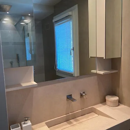 Design & Mountain View Bedroom Quarto em Acomodações Particulares Aosta