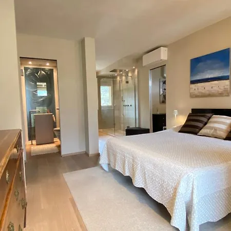 Design & Mountain View Bedroom Aosta